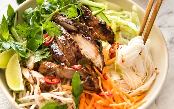 Grilled chicken noodles